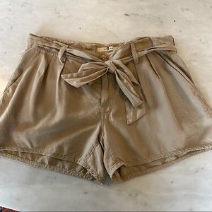New Seven For All Mankind Paperbag shorts size 28